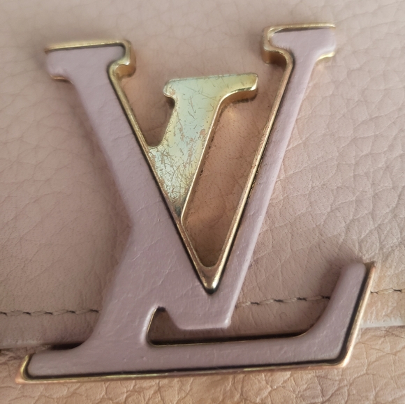 **SOLD** Authentic Pre-owned Louis Vuitton Capucines Flap Wallet - Picture 10 of 16